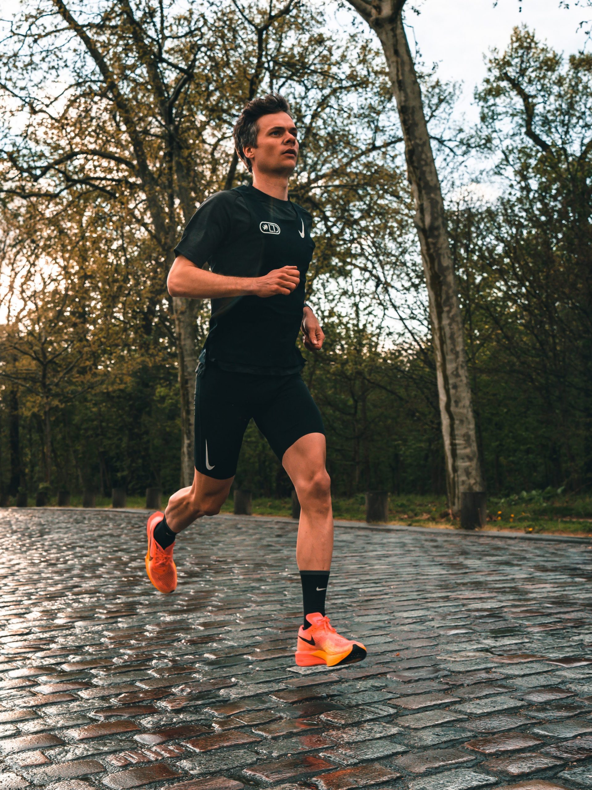 Nike Vaporfly 3 Test: Ein Läufer mit Nike Laufschuhen
