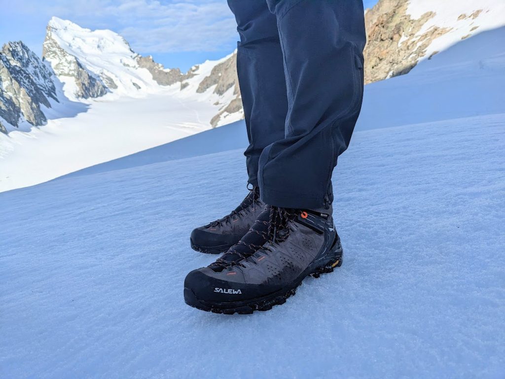 test des chaussures de randonnée Salewa Alp Trainer 2 Mid GTX dans la neige
